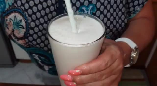 Молочный коктейль как в детстве с замороженным молоком - Самые вкусные коктейли